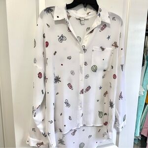 Forever 21 White Novelty Print Button Front Blouse Hi-Low Hem Size S